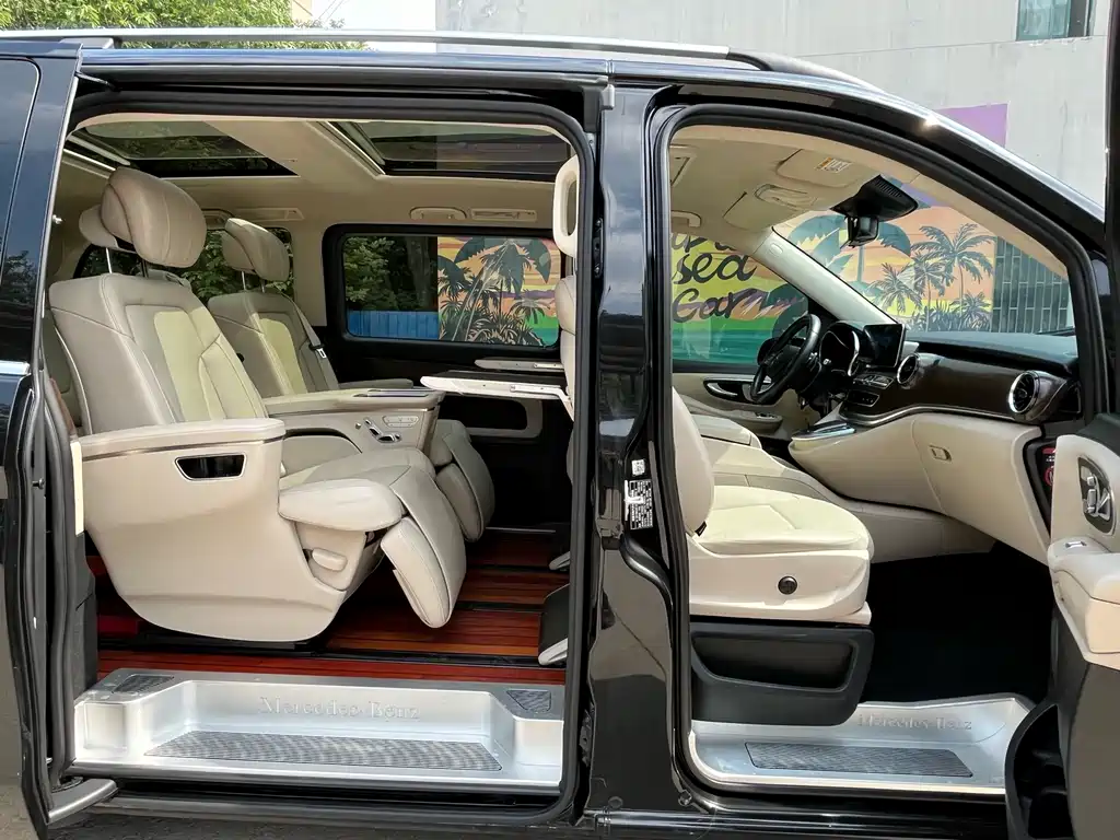 Mercedes-Benz V-Class 2022 — фото 20