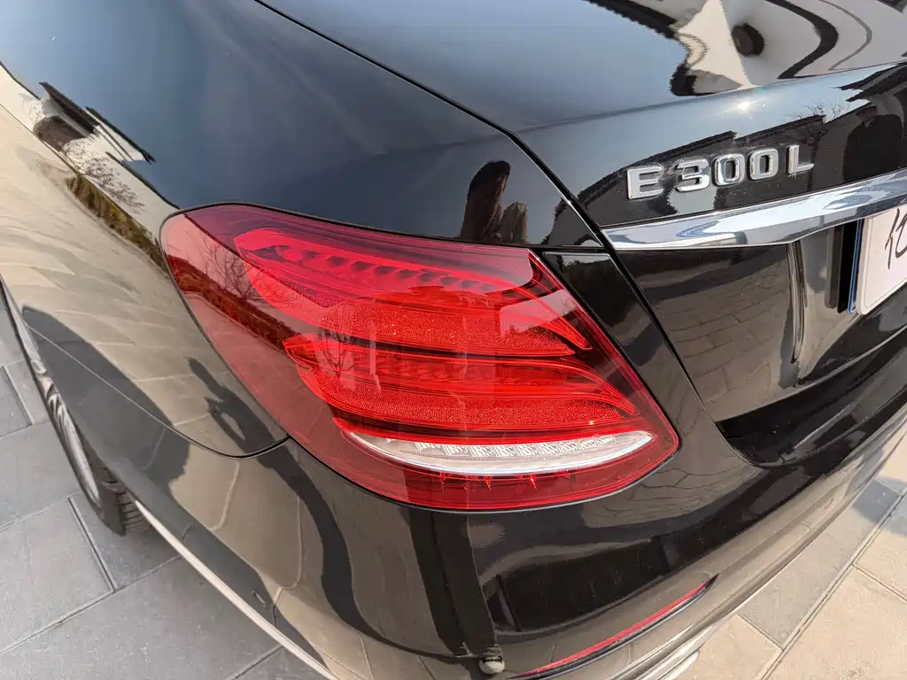 Mercedes-Benz E-Class 2020 — фото 15