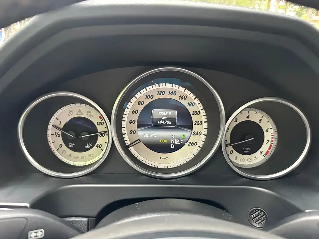 Mercedes-Benz E-Class 2015 — фото 11