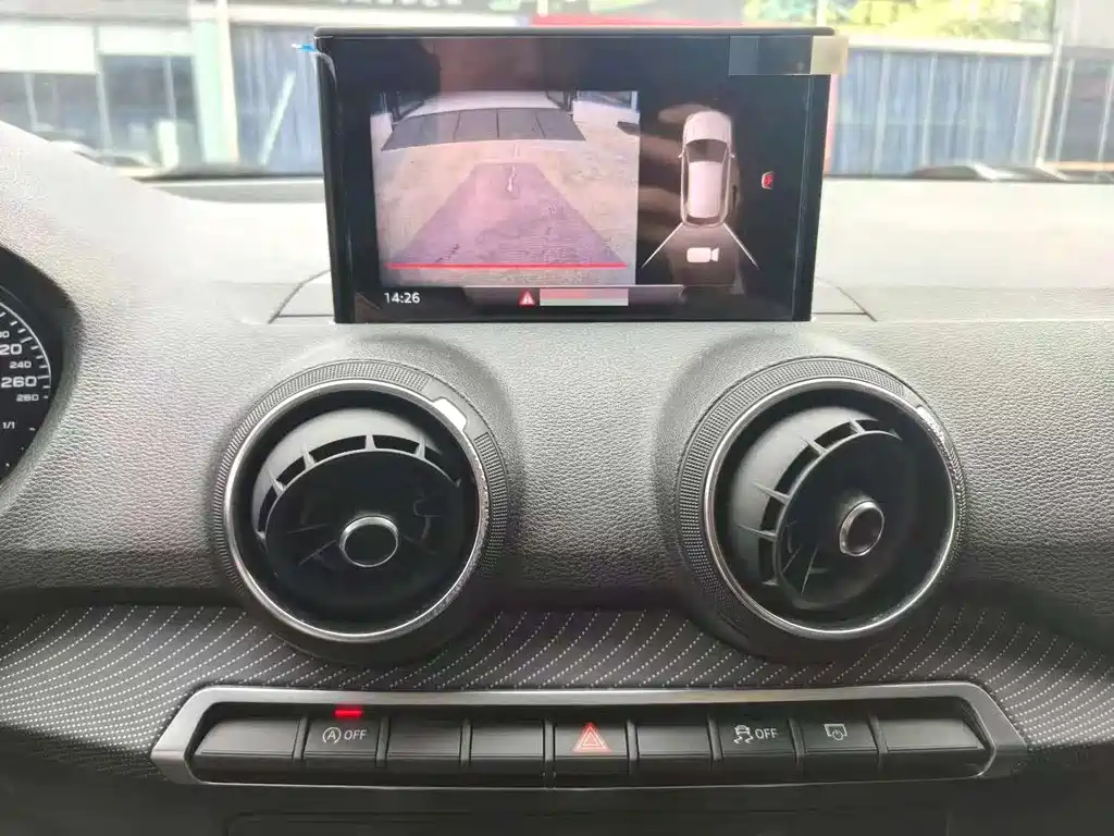 Audi Q2L 2019
