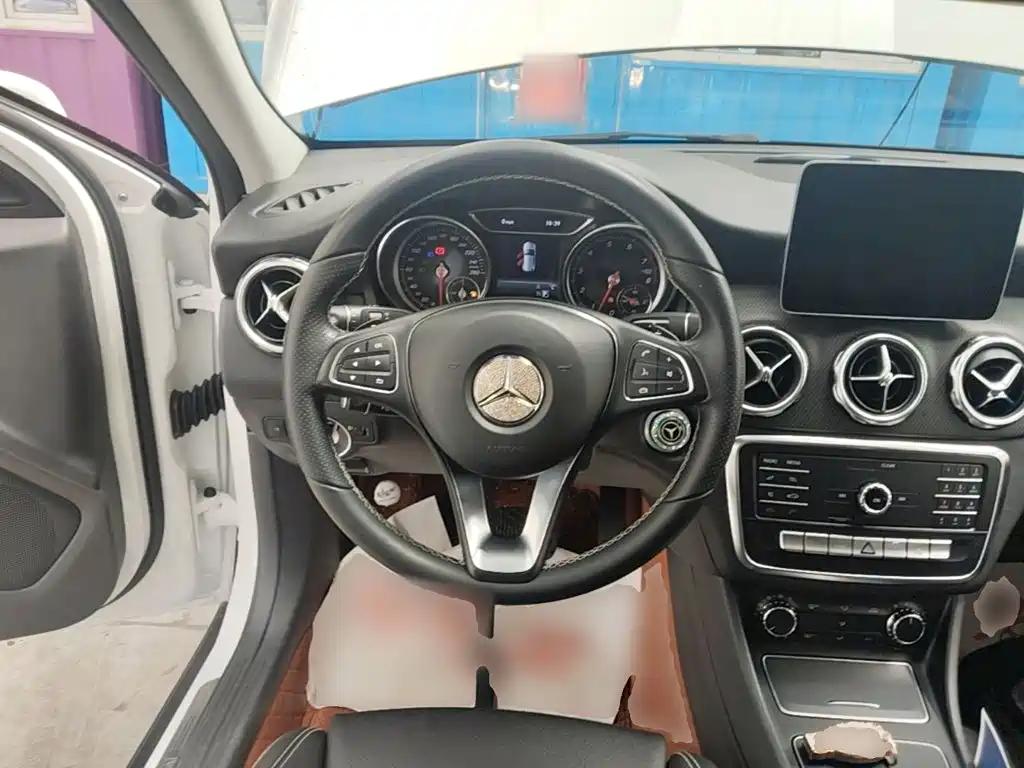 Mercedes-Benz GLA 2018 — фото 11
