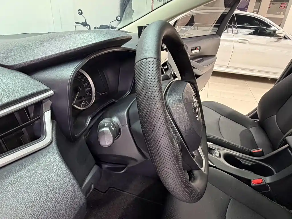 Toyota Corolla 2023 — фото 14