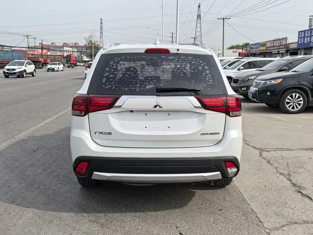 Mitsubishi Outlander 2018 — фото 5