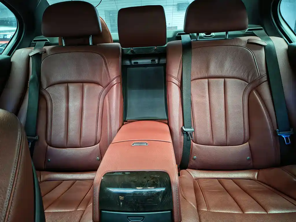 BMW 5 Series 2018 — фото 12