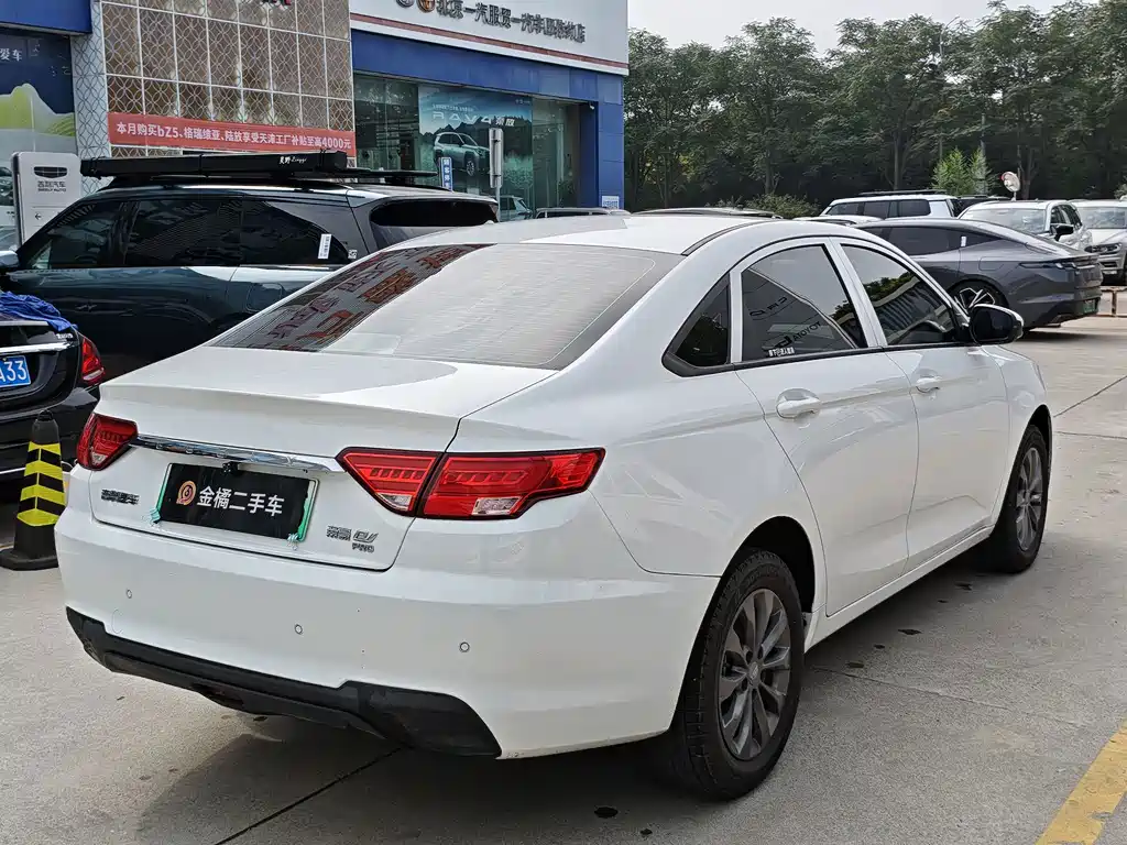 Geely Emgrand New Energy 2023 — фото 3