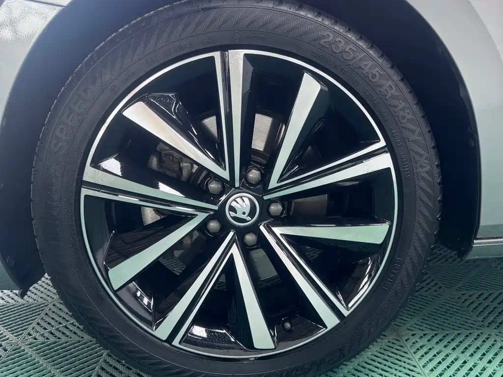 Skoda Superb 2023 — фото 25
