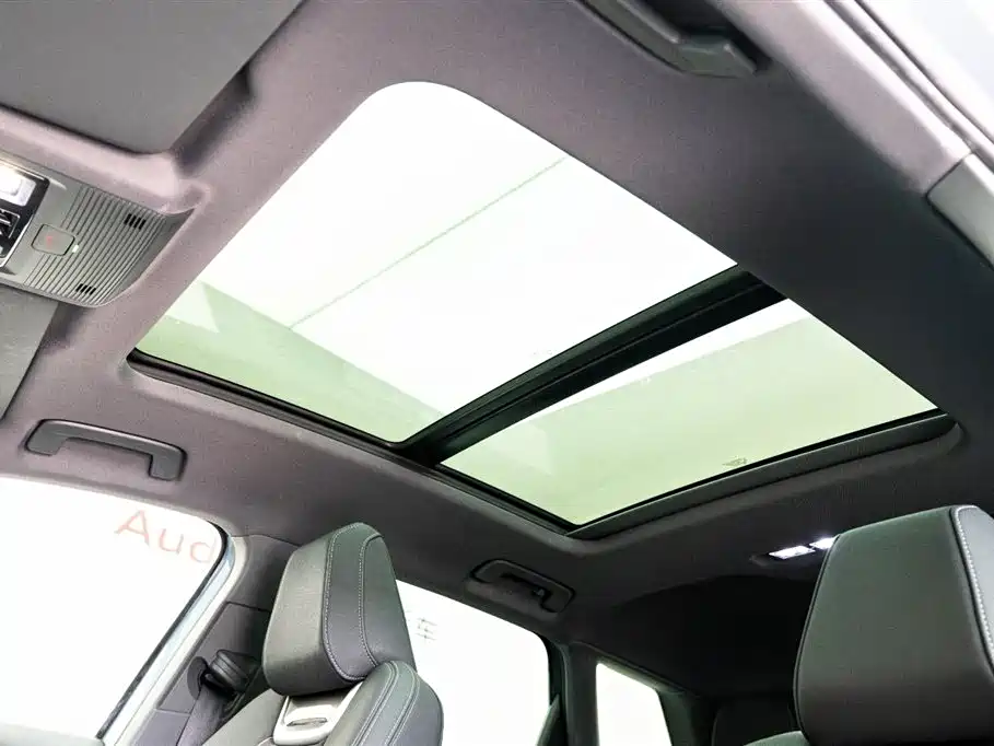 Audi Q4 E-Tron 2023 — фото 20