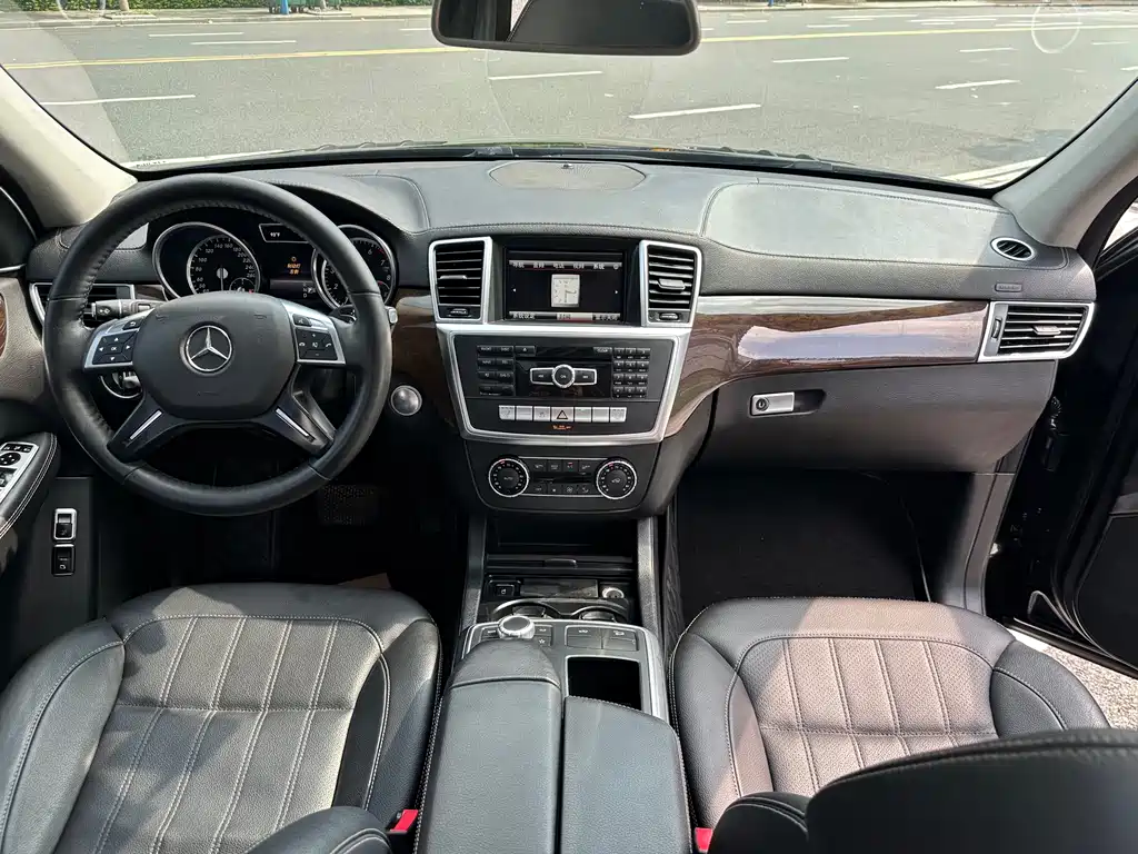 Mercedes-Benz GLS 2016 — фото 36