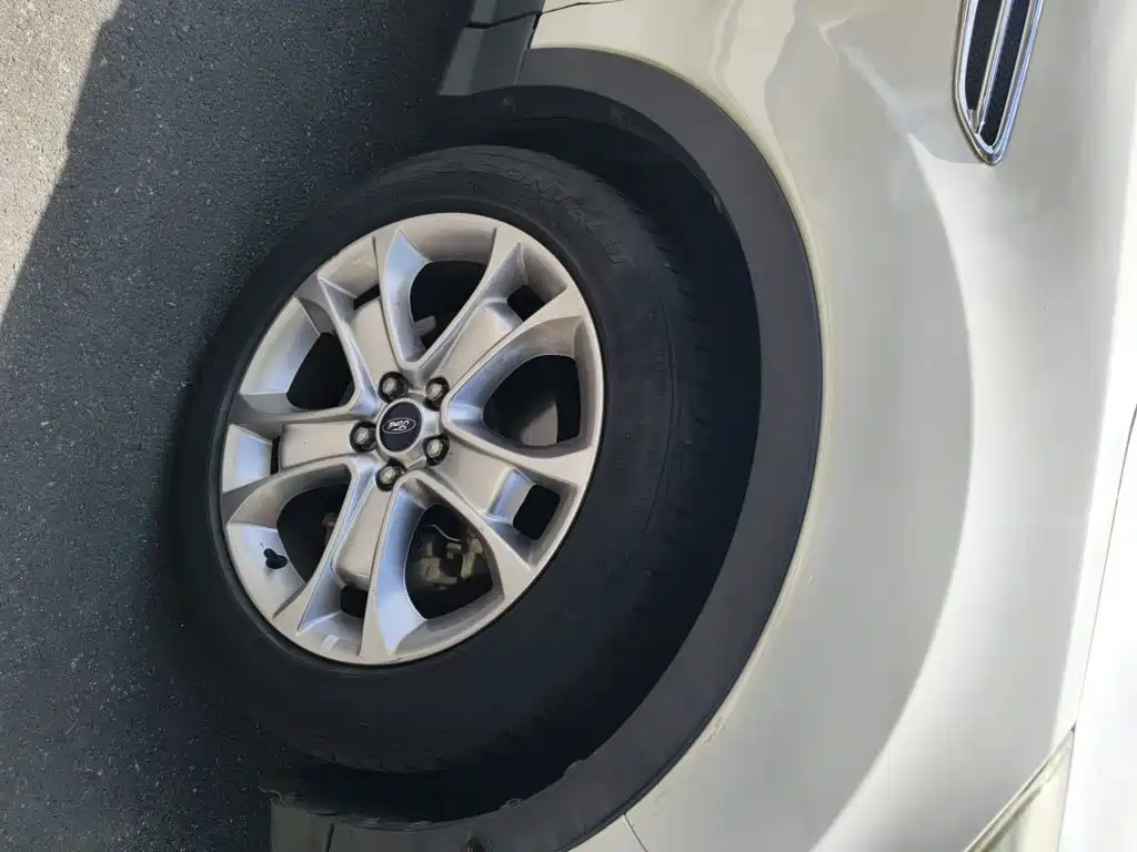 Ford Kuga 2015 — фото 26