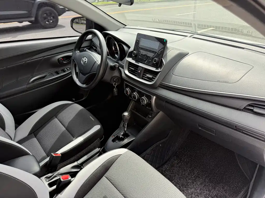Toyota Yaris L 2021 — фото 14