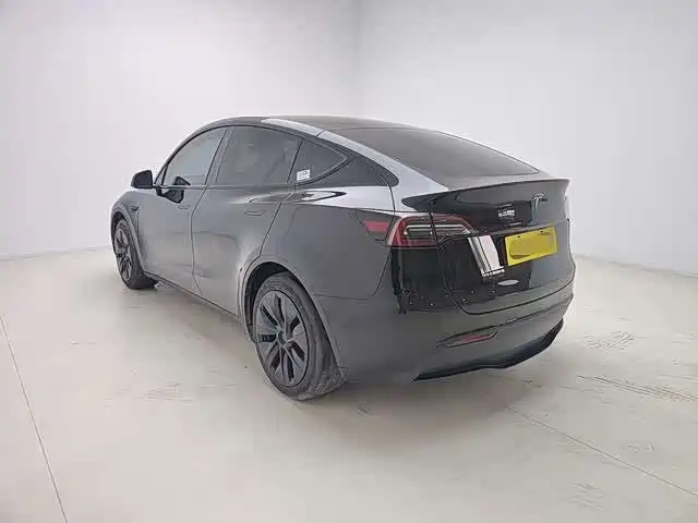 Tesla Model Y 2023 — фото 10