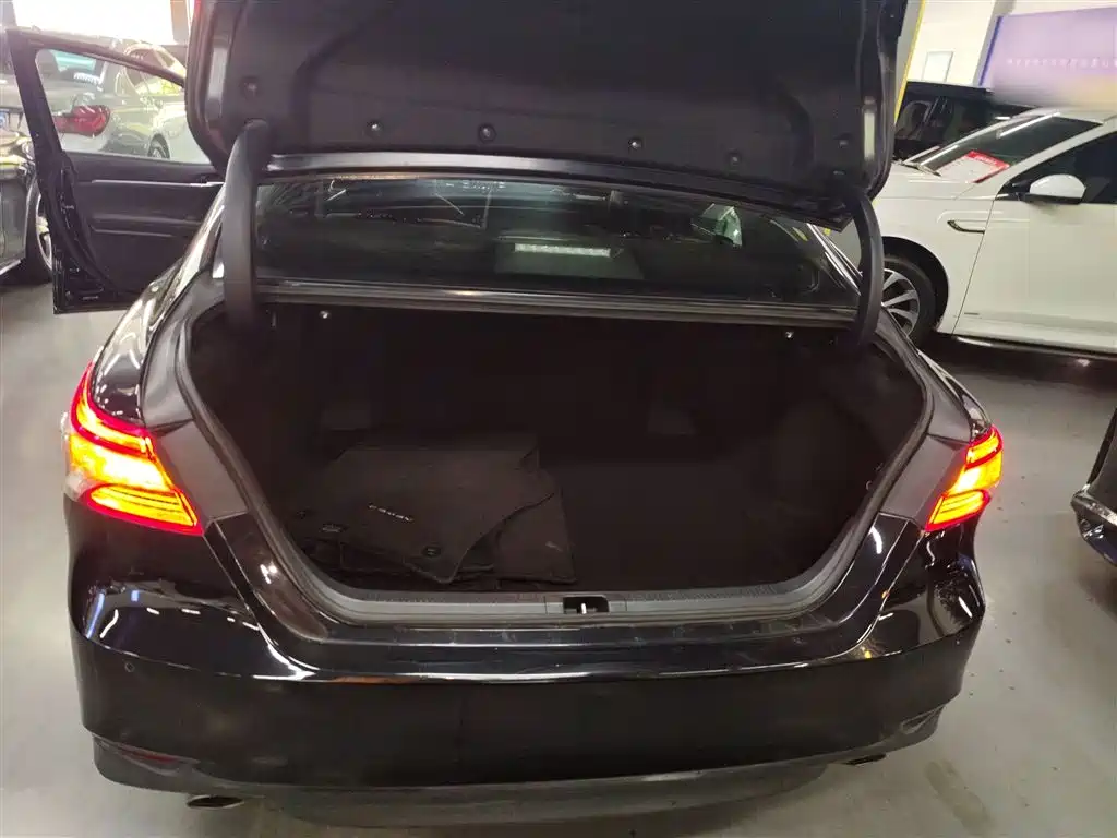Toyota Camry 2023 — фото 15