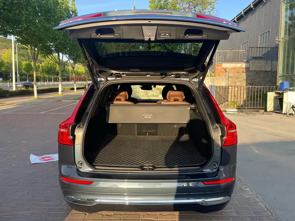 Volvo XC60 2023 — фото 14