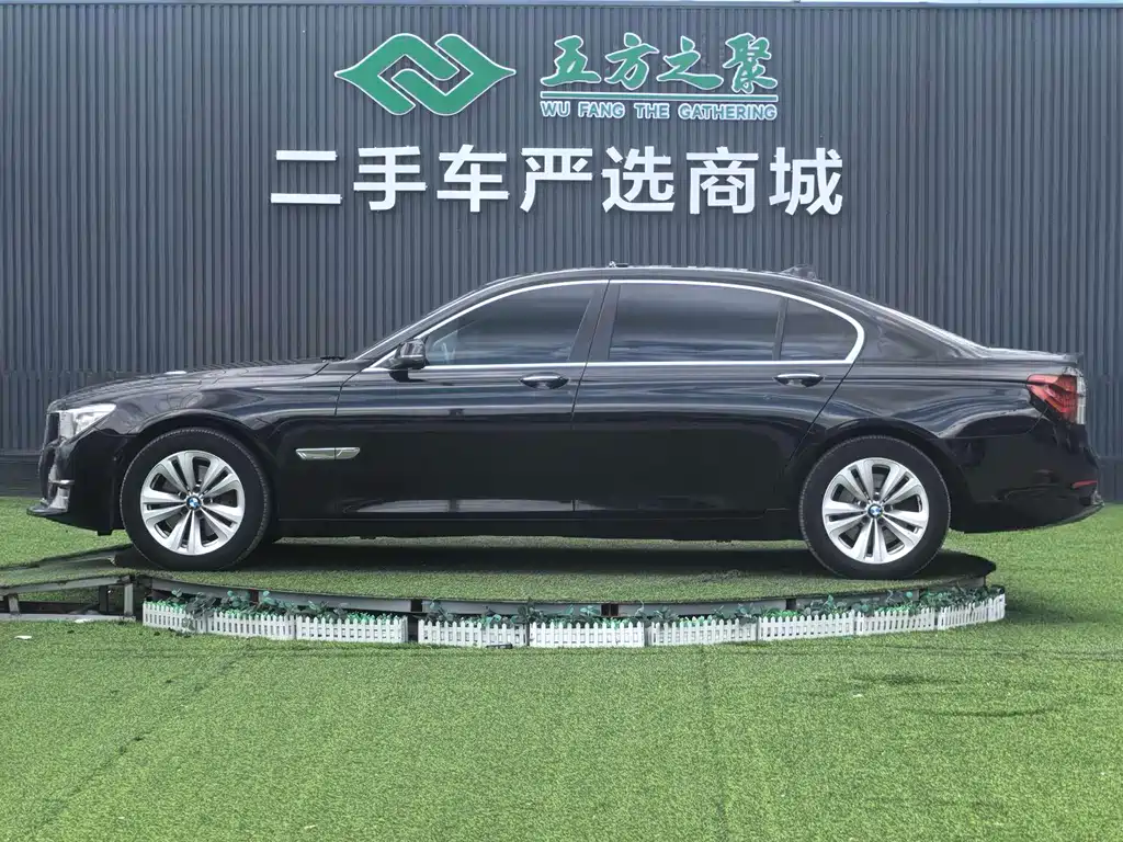 BMW 7 Series 2013 — фото 24