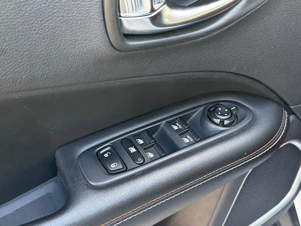 Jeep Compass 2018 — фото 10