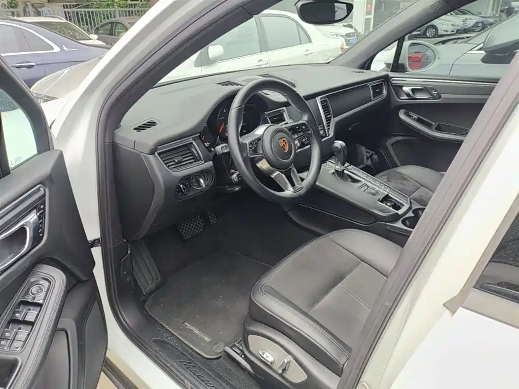 Porsche Macan 2018 — фото 16
