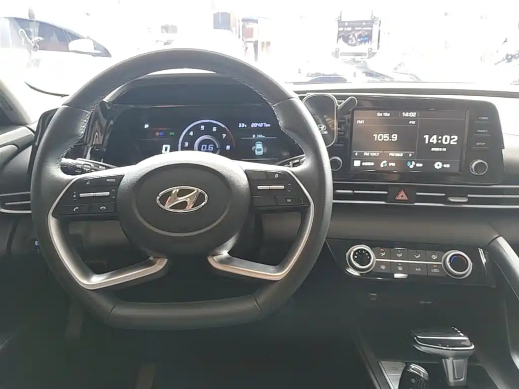 Hyundai Elantra 2023 — фото 10