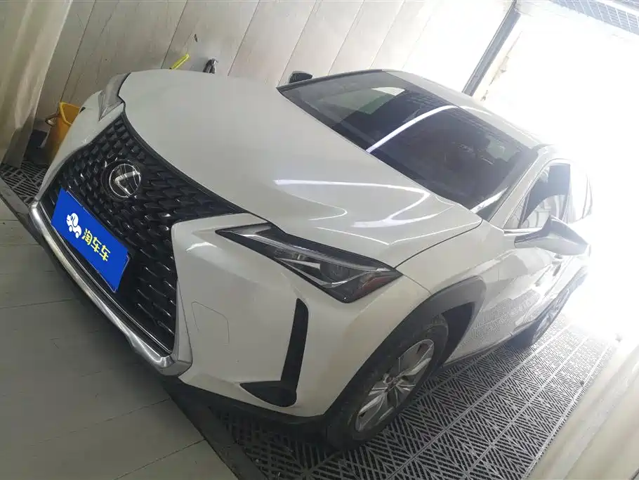 Lexus UX 2022