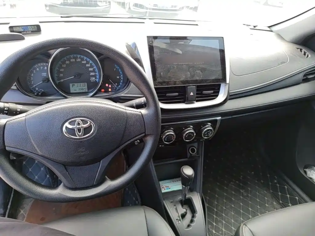Toyota Yaris L 2018 — фото 10