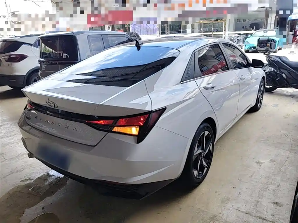 Hyundai Elantra 2023 — фото 7