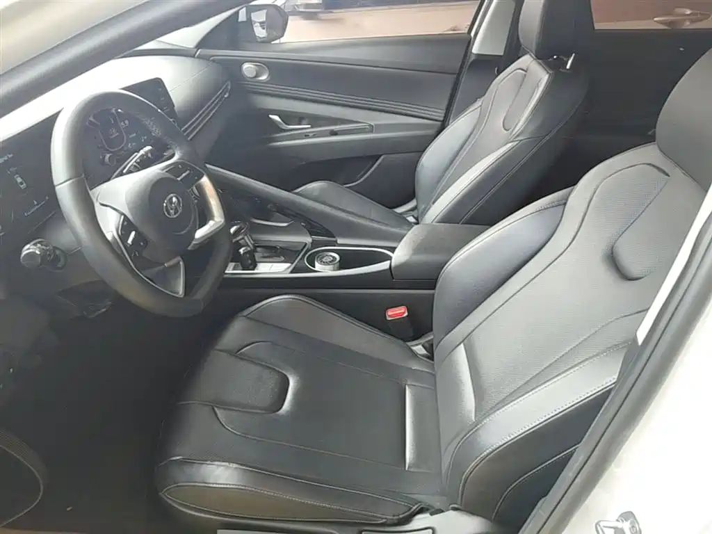 Hyundai Elantra 2023 — фото 15