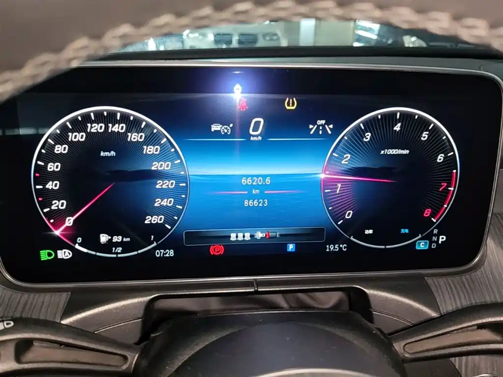 Mercedes-Benz C-Class 2023 — фото 12