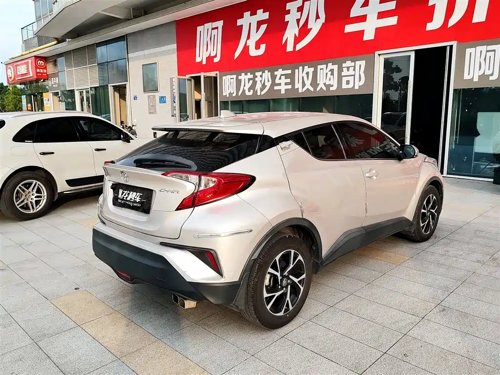 Toyota C-HR 2020 — фото 4