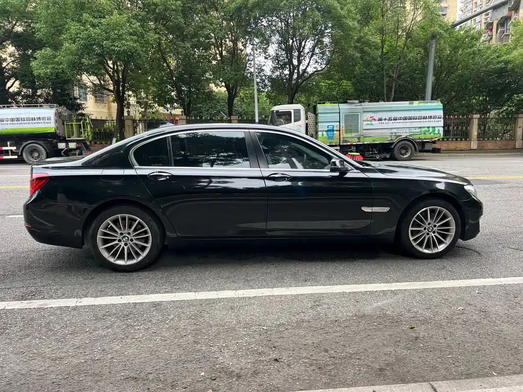 BMW 7 Series 2014 — фото 12
