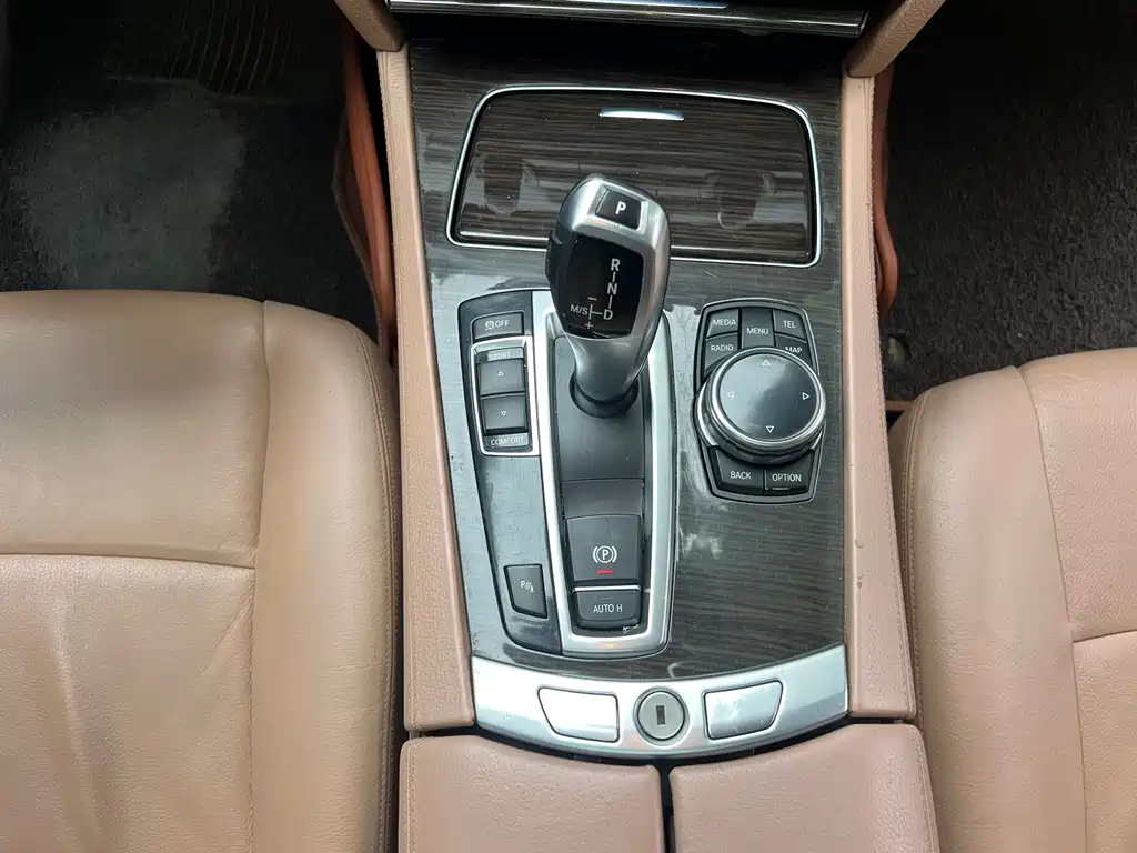 BMW 7 Series 2014 — фото 30