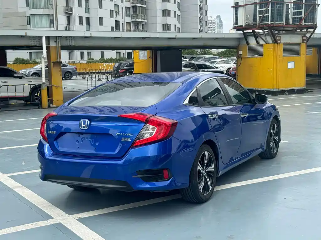 Honda Civic 2018 — фото 9