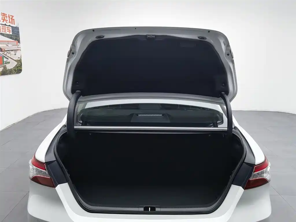 Toyota Camry 2023 — фото 16
