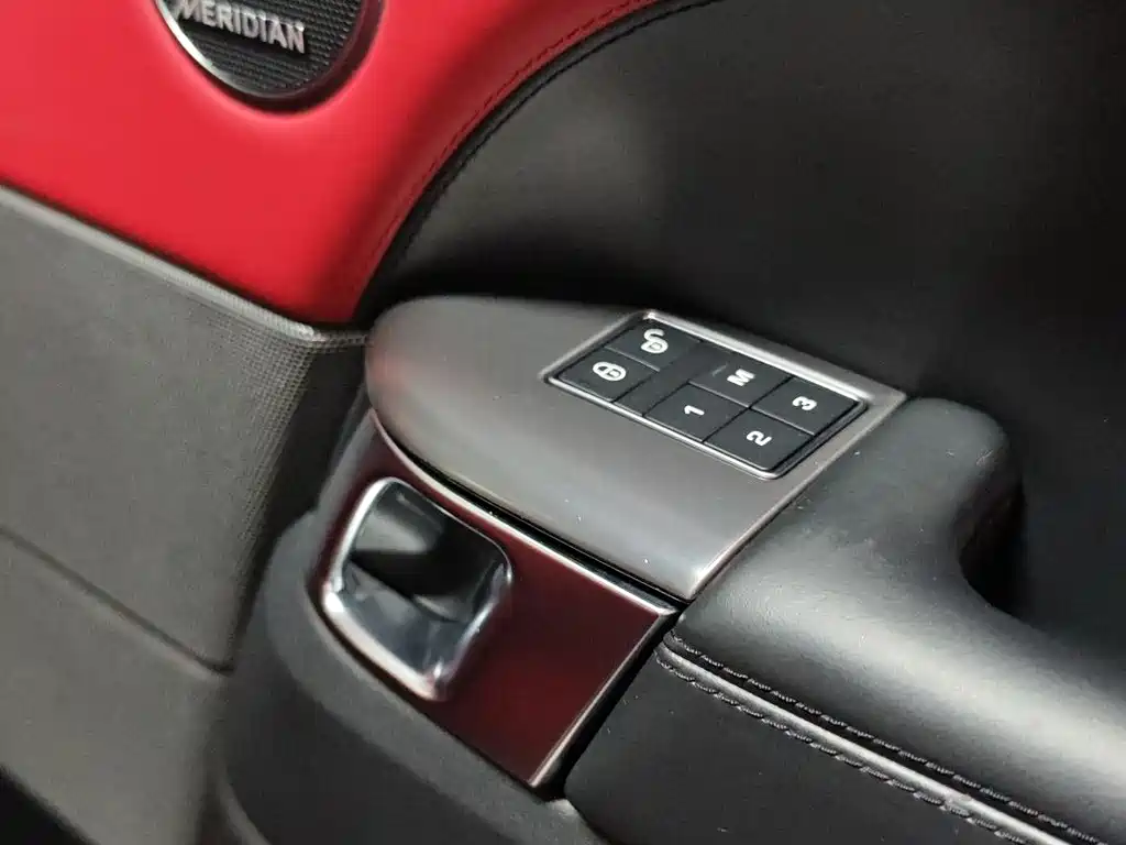 Land Rover Sport 2019 — фото 24