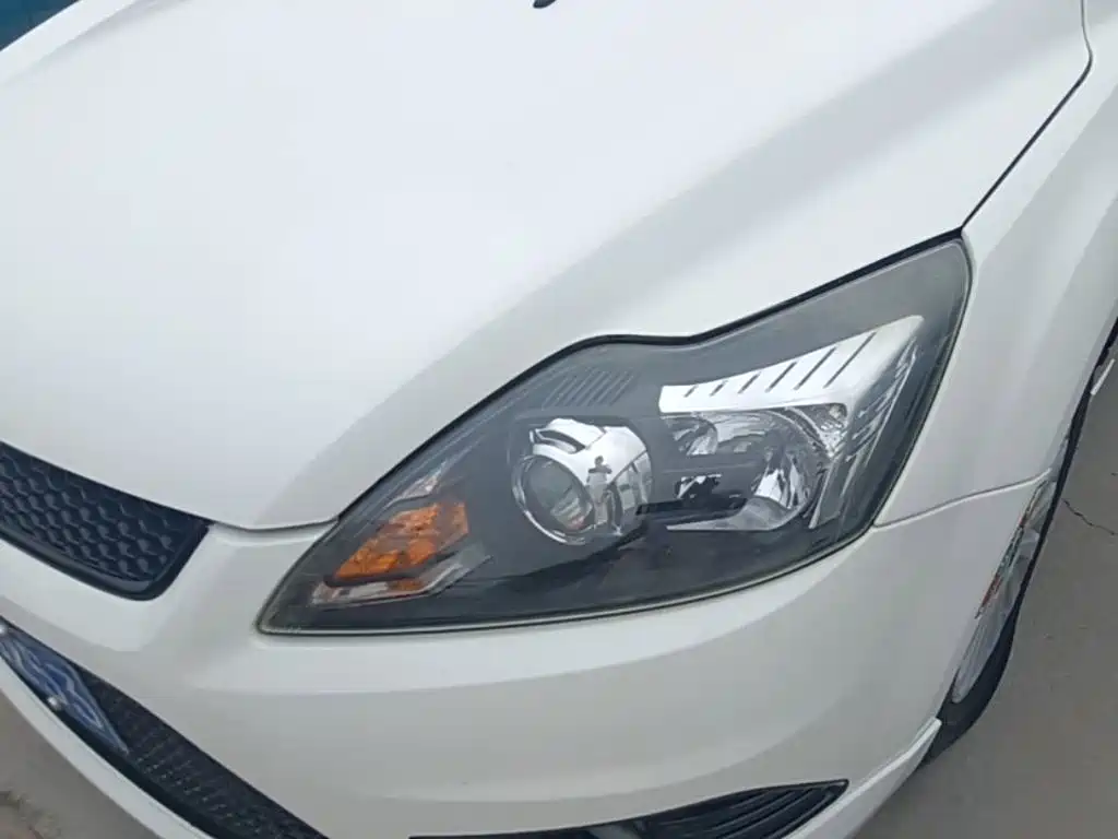 Ford Focus 2015 — фото 18