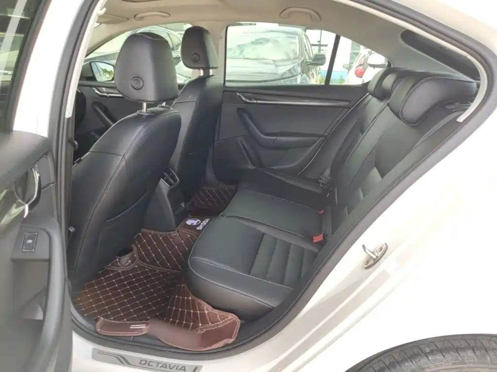 Skoda Octavia 2015 — фото 17