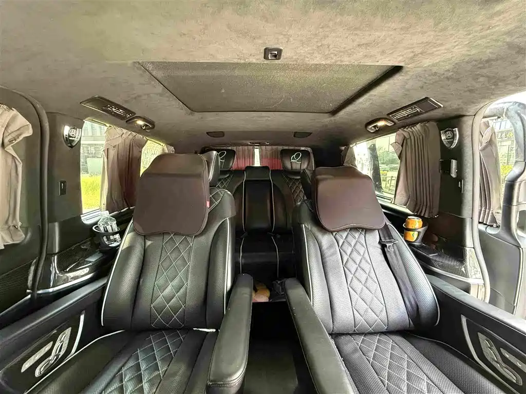 Mercedes-Benz V-Class 2019 — фото 12