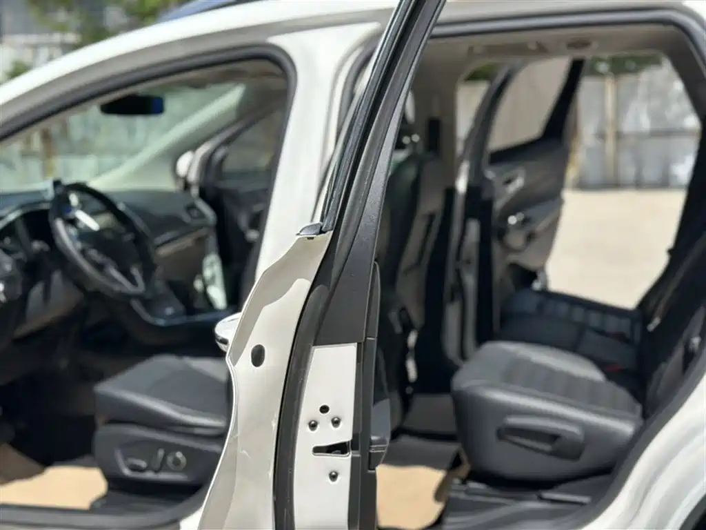 Ford Edge 2015 — фото 11