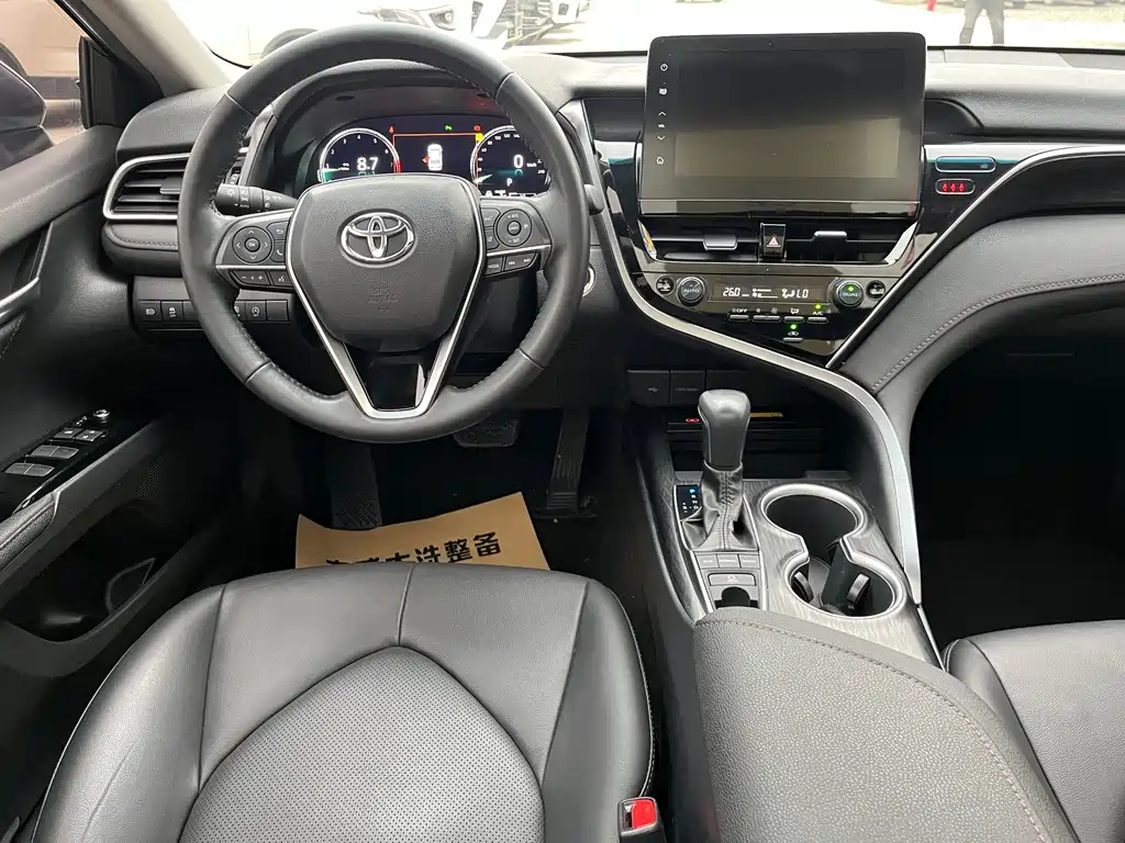 Toyota Camry 2023 — фото 10