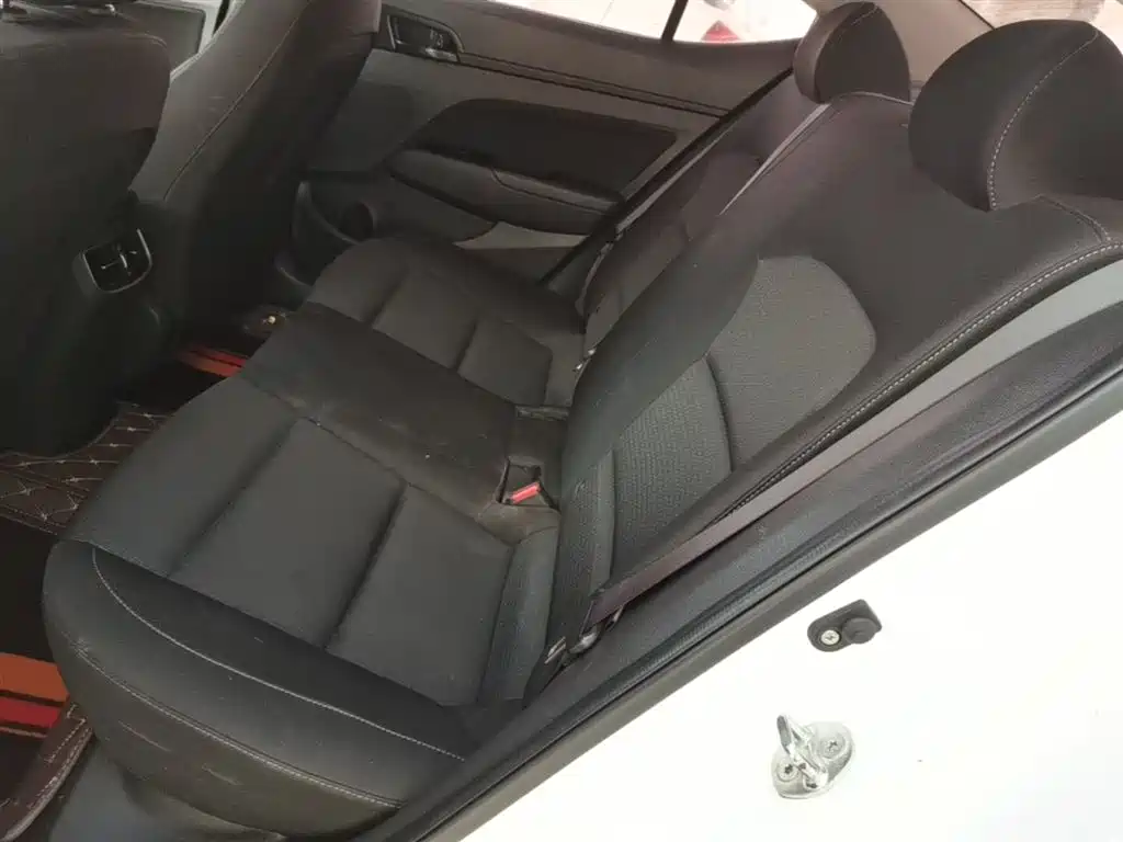 Hyundai Elantra 2019 — фото 17
