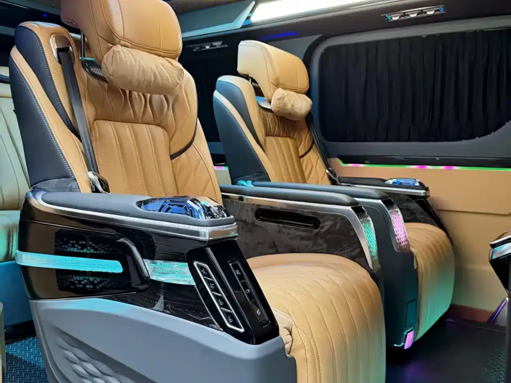 Toyota Hiace — фото 14