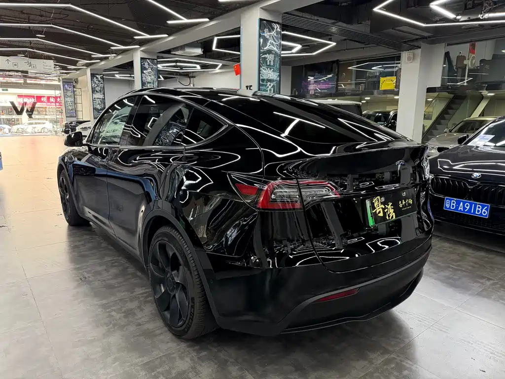 Tesla Model Y 2022 — фото 16