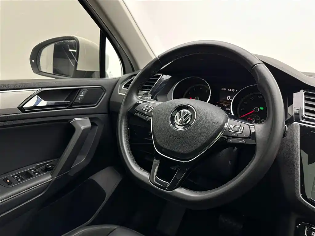 Volkswagen Tiguan L 2020 — фото 10