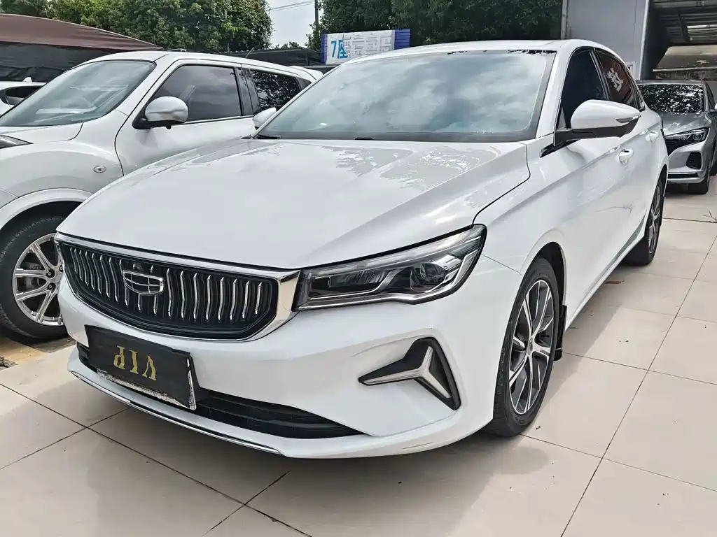 Geely Emgrand 2022