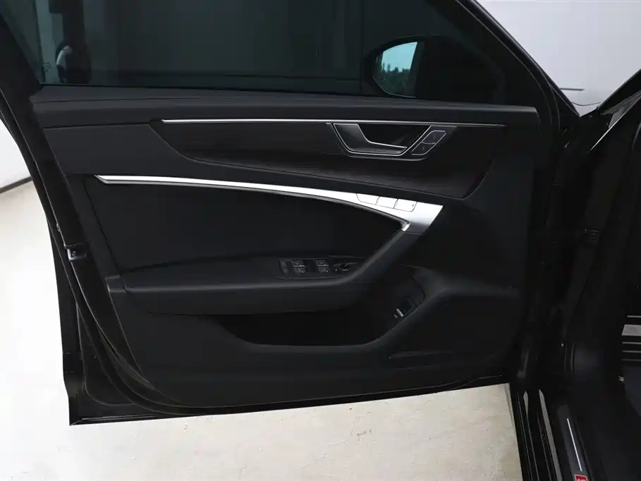 Audi A6L 2025 — фото 10