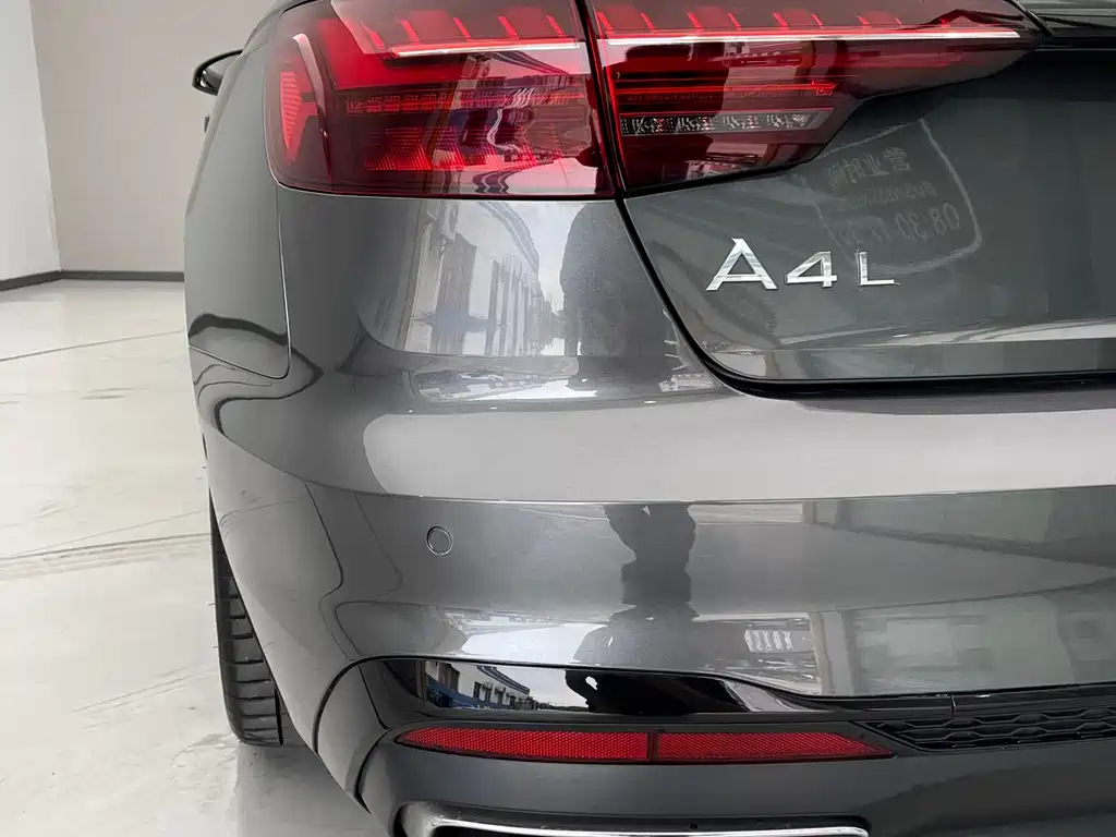 Audi A4L 2022 — фото 9