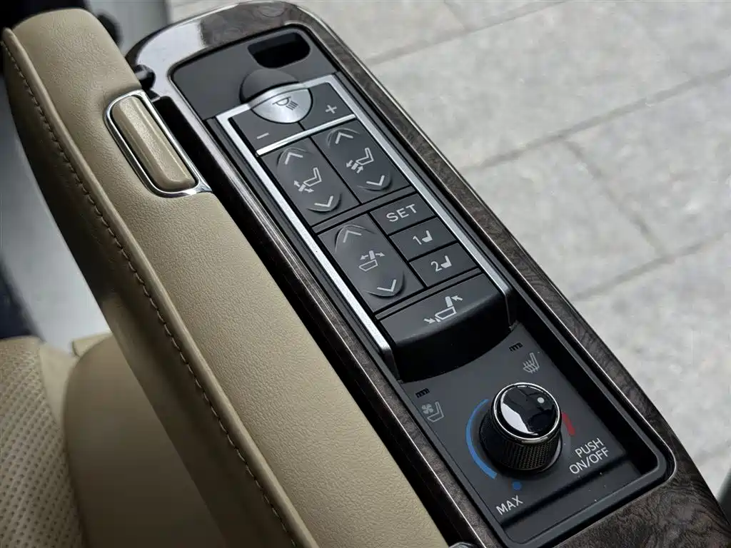 Toyota Alphard 2020 — фото 29