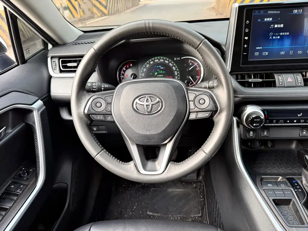 Toyota RAV4 2021 — фото 10
