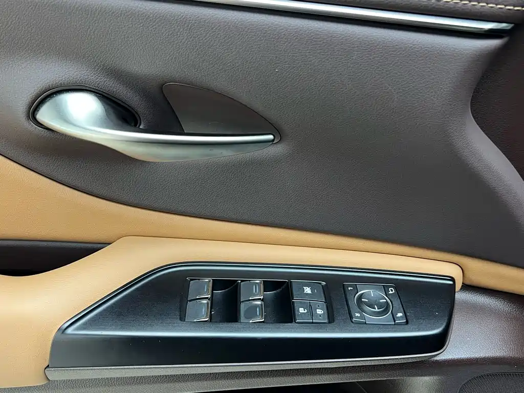 Lexus ES 2021 — фото 19