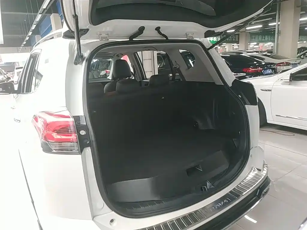 Toyota RAV4 2016 — фото 19