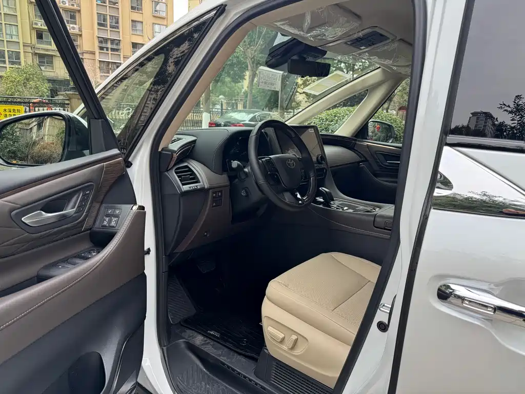 Toyota Alphard — фото 6
