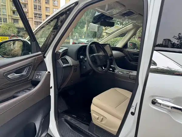 Toyota Alphard 2024